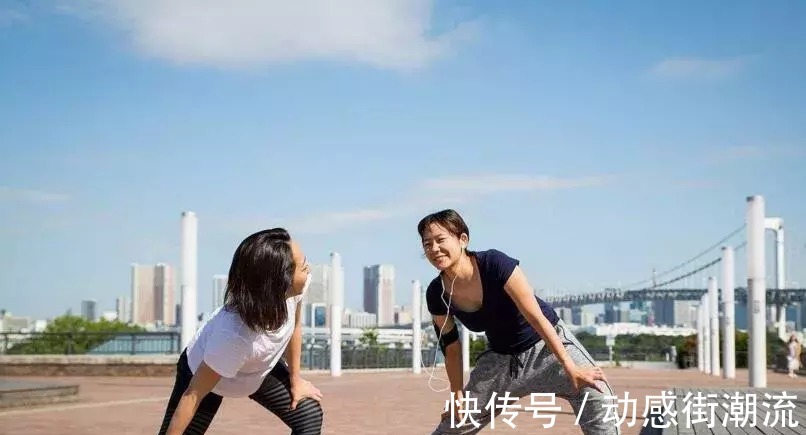 快走|28岁姑娘坚持跑步六个月减掉32斤肉, 虎背熊腰不见, 变行走的衣架!