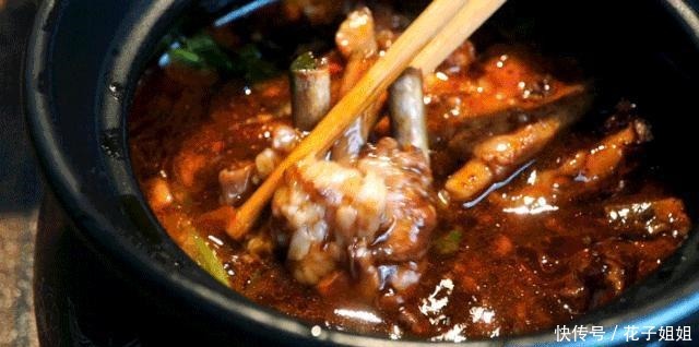 串串|暖暖的羊蝎子煲,还能快乐撸串!