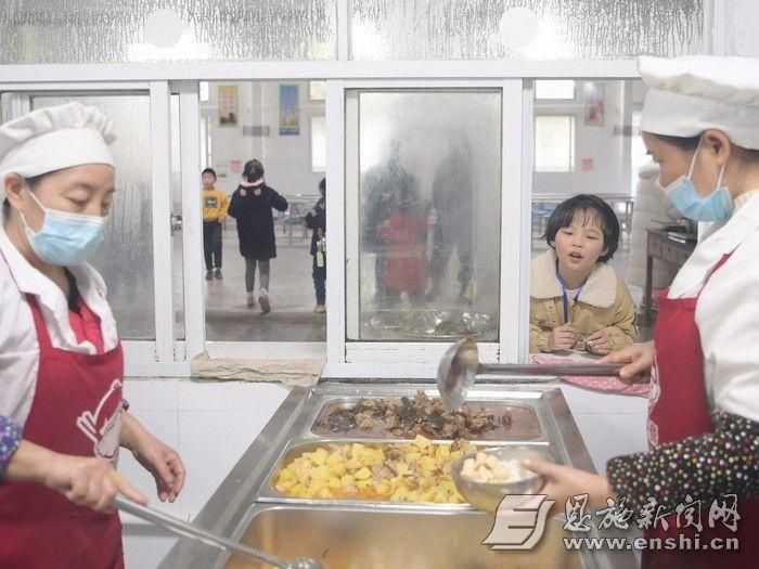 十年“免费午餐” 持续爱的味道