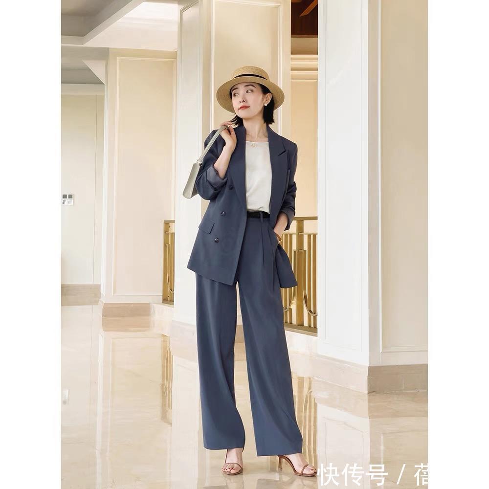 西装|奔三奔四的女人,秋天多穿西装外套,搭配连衣裙、半身裙都很高级