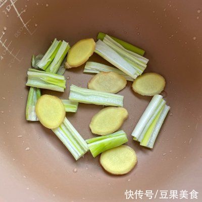 烤乳鸽|这道烤乳鸽发到朋友圈，留言全说被馋哭