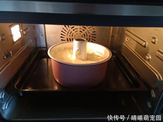 戚风蛋糕|原来酸奶做蛋糕超好吃,比嫩豆腐还嫩,做法太简单