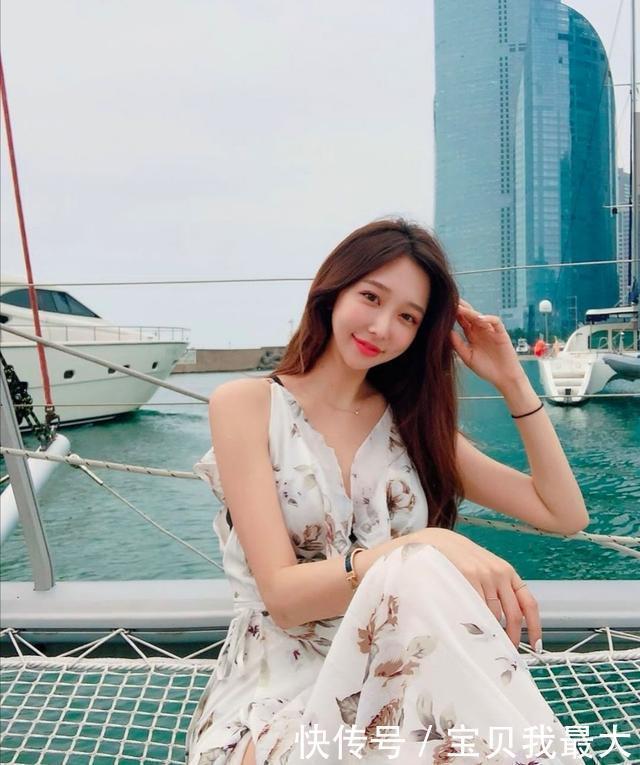 贵气又不俗气,三十岁的女人也可以不输十八岁的少女