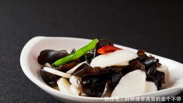 冬天别只吃大鱼大肉!偶尔来份荷塘小炒,解腻又开胃,做法简单!