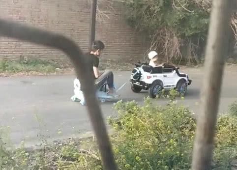 萌娃|“大顽童奶爸”被娃带着玩走红，宝宝：现在的大人可真难带