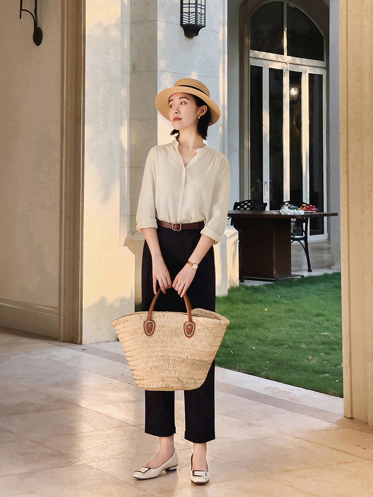 光泽感|马伊琍真是个“衬衫控”,白衬衫配印花阔腿裤简约清爽,减龄大气