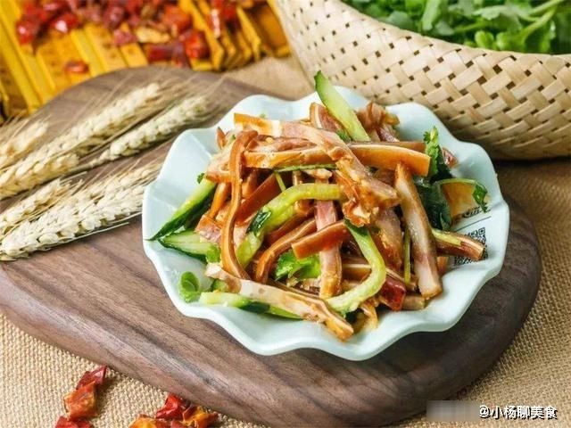 鸡腿肉|猪耳拌黄瓜和香油鸡的家常做法，做法简答，味道特别棒