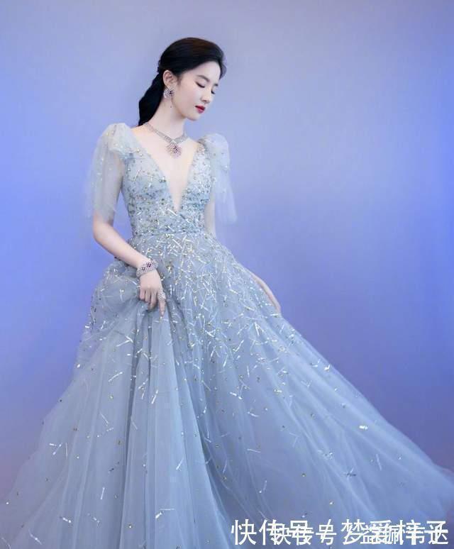 发型|丸子头已经不流行了,今年这几种发型是真火,简单大方显脸小