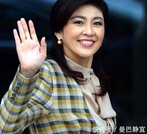 耐看|53岁泰国前总理英拉气质真好,穿搭堪称女强人典范,优雅又耐看