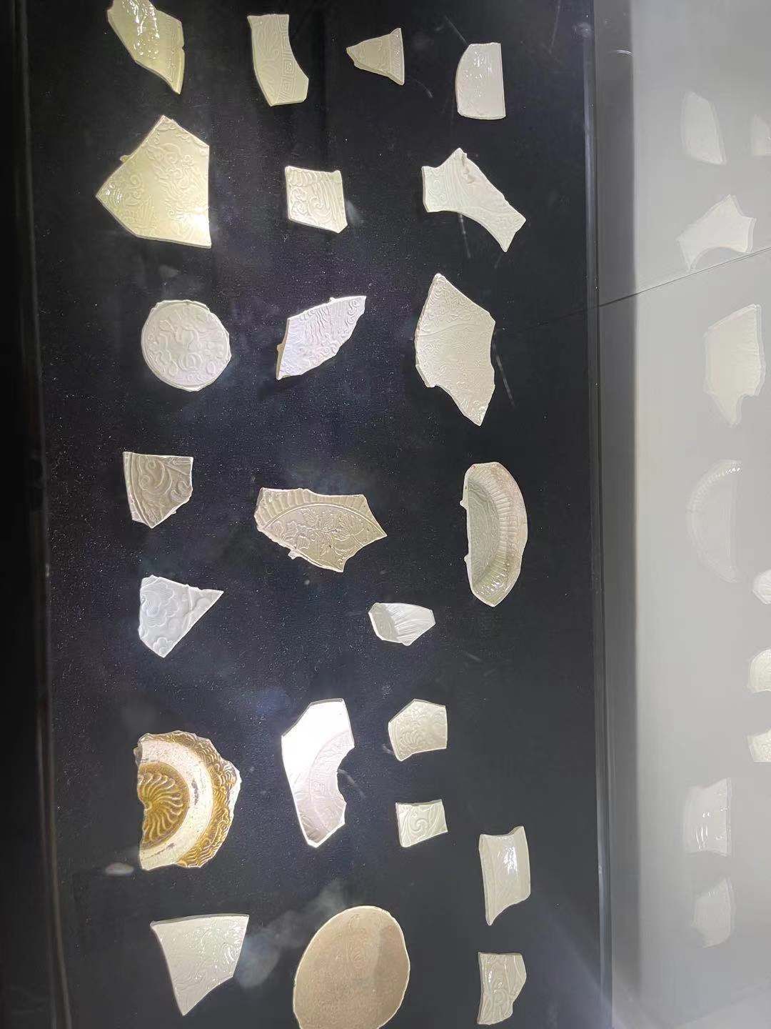 器物|17个独立展柜、333件器物标本，这个展览带你领略定窑魅力！