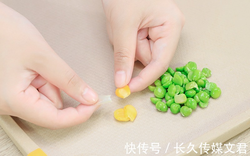 鲜虾|不加一粒盐，儿子抢着吃光光！荤素搭配，不仅补水还双重补钙