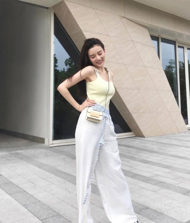 大长腿|儿童卡通动画:沃尔夫被一群牙齿嘲笑,想要逃离这个地方