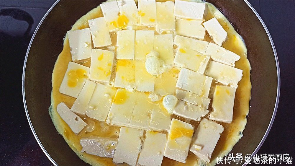 搅拌均匀|教你豆腐和鸡蛋新吃法,味道鲜美,制作简单,一星期吃几次不嫌腻