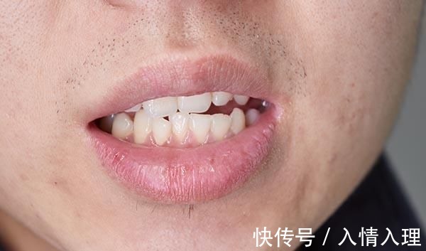 |沙雕动画，搞笑：小时候炸牛粪，老爹真是飞来横祸！