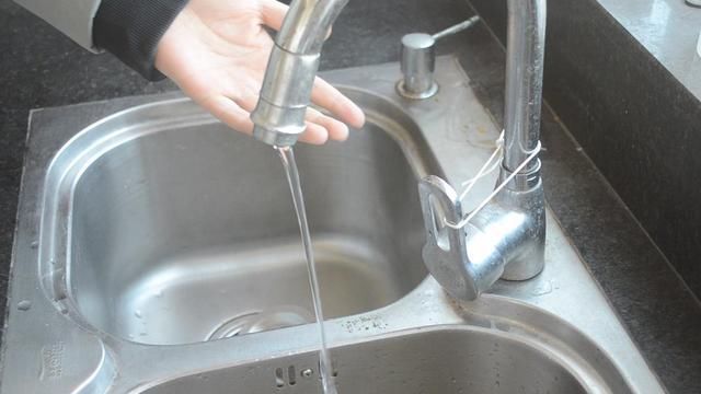 衣服上吊牌不要丢,放在家里用途真厉害,一年省不少钱,长见识了