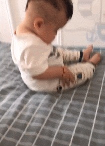 |搞笑GIF:看了这个才知道天底下都是一样的女人