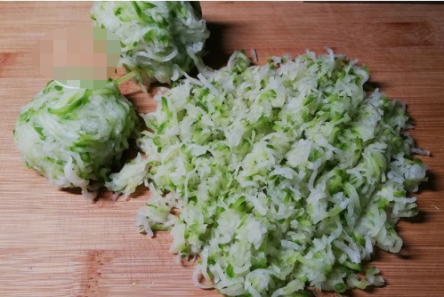 馅饼|一个萝卜,2个鸡蛋,不用发面,教你这样做馅饼,营养又味美