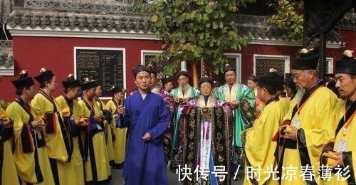 佛教$此皇帝强命将17个道士剃头，改行当和尚，结果自己遭石头砸死！