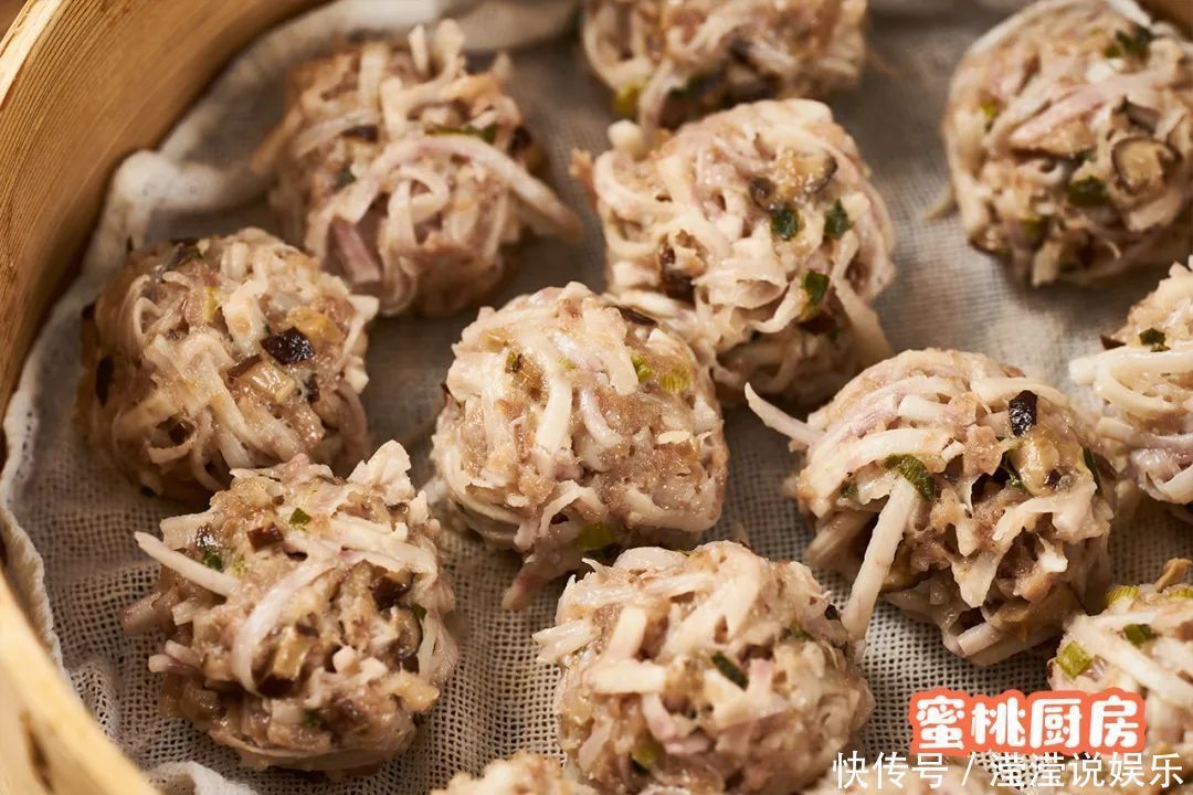 芋头换个蒸法,好吃10倍,一拌一蒸就搞定,超省心!