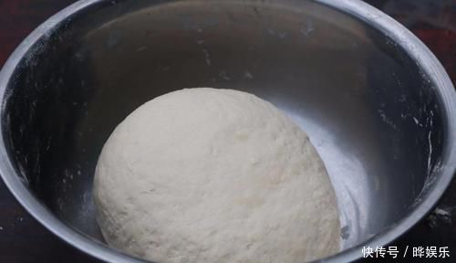 针叶松|茄子最过瘾的吃法，不油炸不用炒，加2斤面粉，一顿3个茄子不够吃