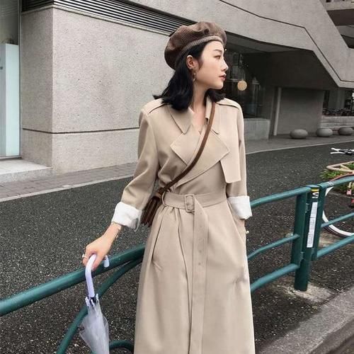 西装裤 中年女人怎么搭配风衣？想要提升自身气质，可以考虑以下3个公式