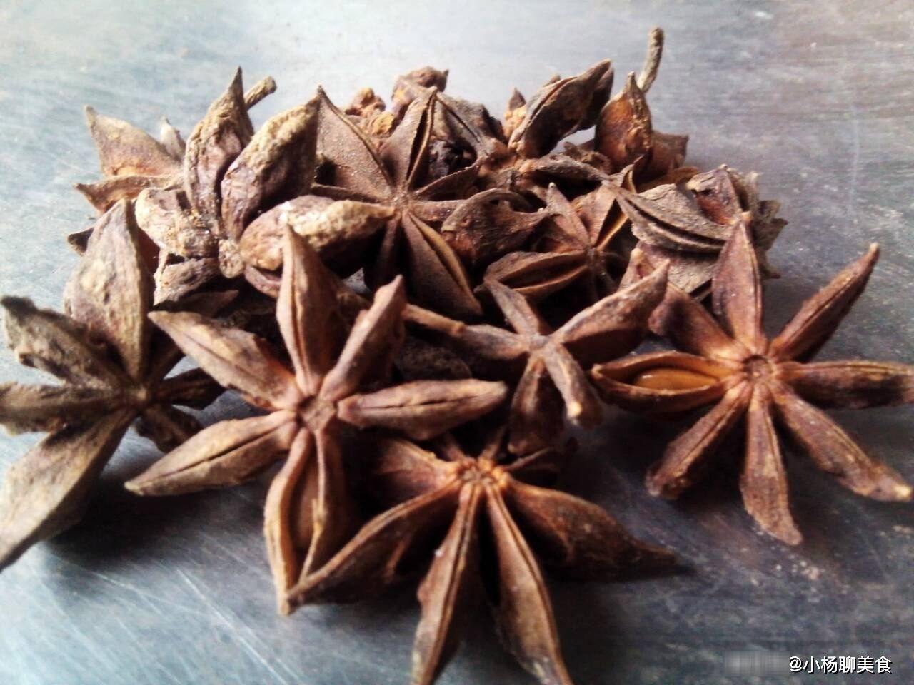 健康|买八角时，这3种八角白送也不要买，放在菜里破坏味道还影响健康