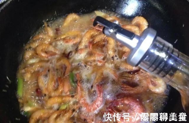 脆度|红烧大虾时,记住“1撒2炸”,保证虾肉的脆度和鲜度,好吃不腻!