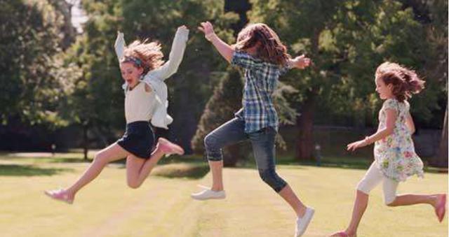 结婚证|女子因长得太好看,民政局拒绝发结婚证?得知原因后网友哭笑不得