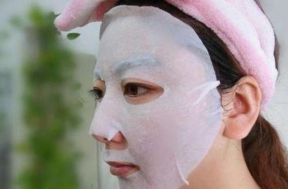 护肤品|敷完面膜要不要洗脸?大部分人都弄错了,难怪敷了没什么效果