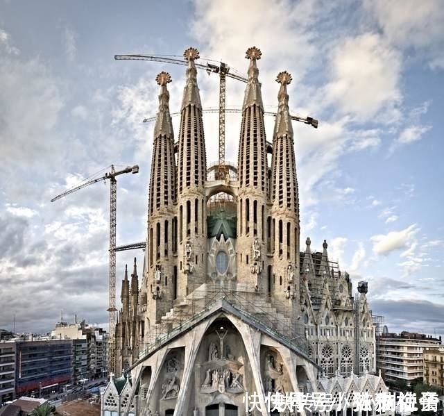 建筑大师#建筑领域的达芬奇,7项作品被列为世界文化遗产,高迪的传奇人生