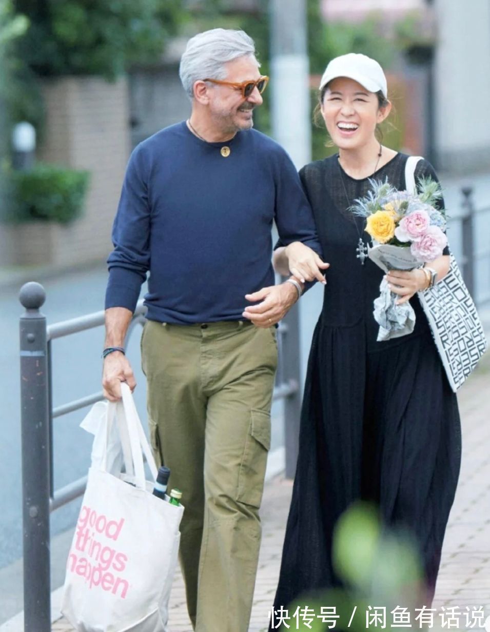 休闲装 50岁女人别总穿休闲装,学学日本阿姨的穿搭,难怪老公那么宠她