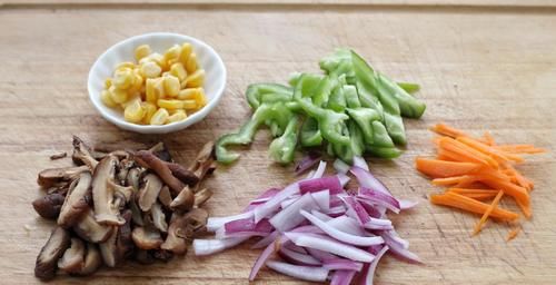 瀑布|自制美味诱人的大披萨,瀑布拉丝老过瘾了,比必胜客里的还好吃!