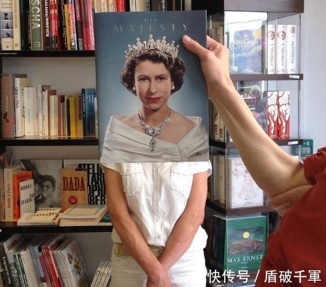  书店|图书封面错位拍照法，引发了书店的一阵潮流