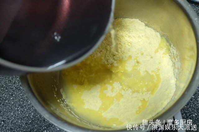 款玉米面饼|玉米面饼简单又好吃,搅一搅拌一拌,3分钟煎一锅,香软营养好