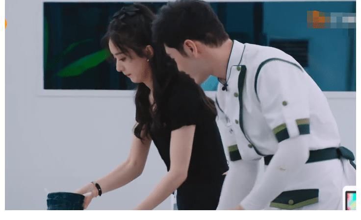 未播先火|下期《中餐厅5》未播先火，赵丽颖回归，帮着干活没把自己当外人