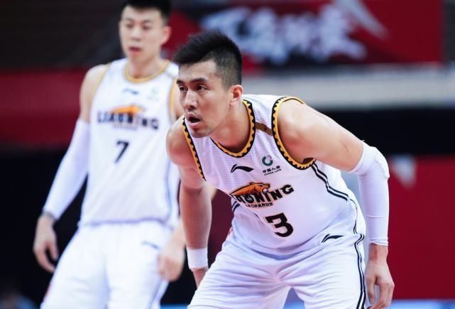 堂弟|郭艾伦回暖砍30＋12提前打卡下班 戏耍西热还给自己堂弟上课