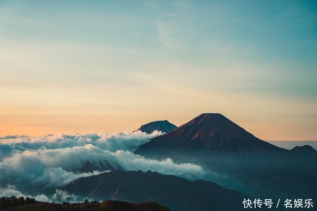 才女薛涛很著名的一首诗，登高楼看天下，短短28字豪迈胜过男儿