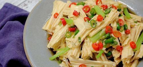 凉拌腐竹|凉拌腐竹,经典家常菜,下饭菜必备,家庭聚餐的首选凉菜