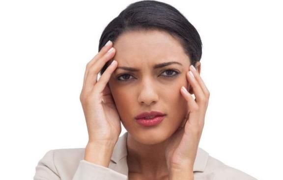 眼药水|女人要想“美到老”,改掉4个行为,皮肤会变好,人也不显老