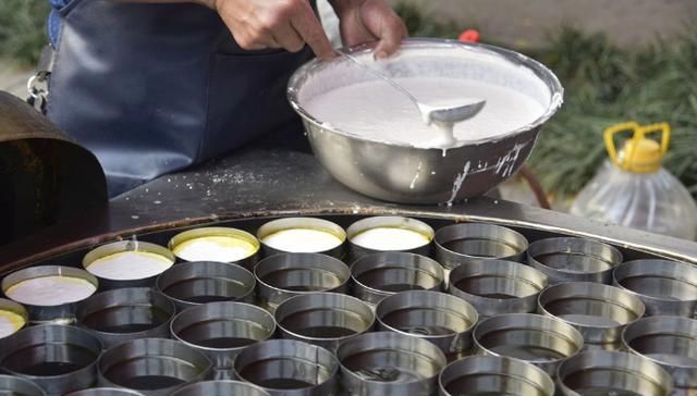 排队|先付钱再排队,10元6个,1天1500个不够卖,顾客围堵来抢着买