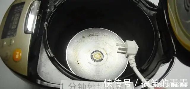 饭锅|电饭锅一地方不洗,等于吃细菌,教你用一个方法,洗得干净还放心