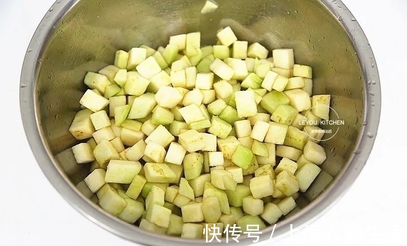 包子|纯素馅大包子,比肉馅的汤汁丰富,吃着更香