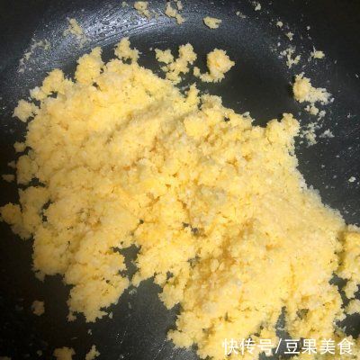 掉渣|美味调剂生活，酥到掉渣～椰蓉开口酥不可错过