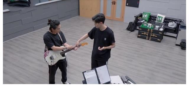 《披荆斩棘的哥哥》部落练习氛围区别明显,选手观众缘出现变化