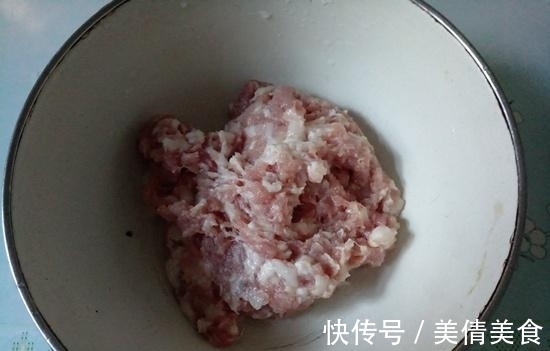不管是包饺子还是包馄饨，牢记如何拌肉馅这诀窍，保证好吃又不腻