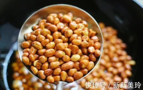 大伯|做油炸花生米，直接炸是大错！学会5技巧，又香又脆，放凉不回软