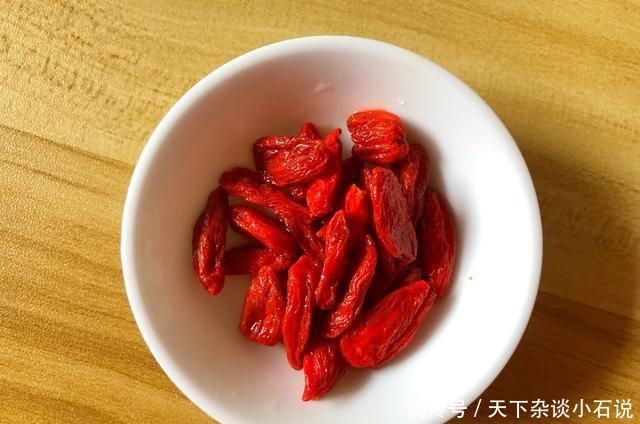 它是水果也是药,隔三差五吃一次,滋润喉咙,一年四季不咳嗽