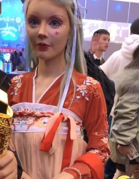 真人芭比|“汉服”谁穿谁好看当迪丽拉穿在身上的那一刻,网友拔刀吧
