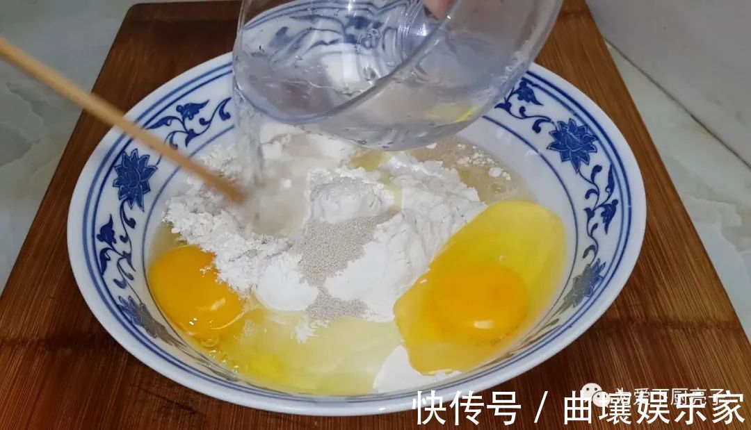 红豆发面饼|红豆饼又吃新吃法,不蒸不烤不油炸,松软又香甜,孩子爱吃不挑食