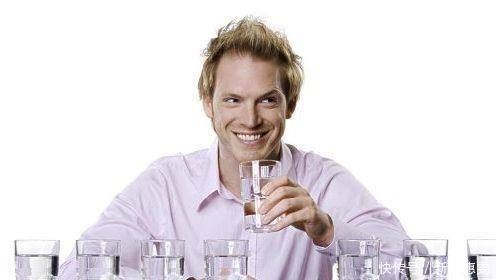 专家|每天饮用大量的水,对肾脏到底是好是坏?专家给出了准确的答案